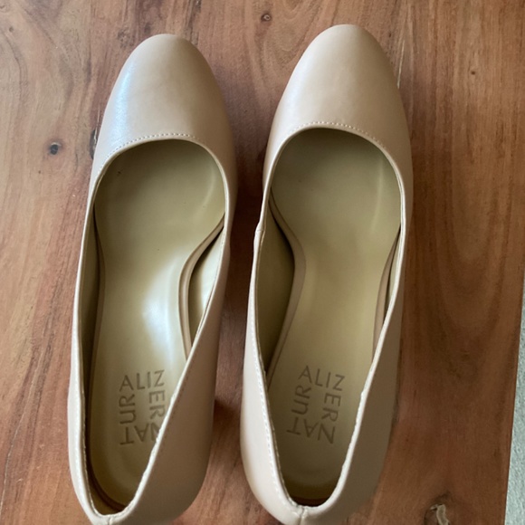 Naturalizer Leather Pumps - Picture 8 of 10